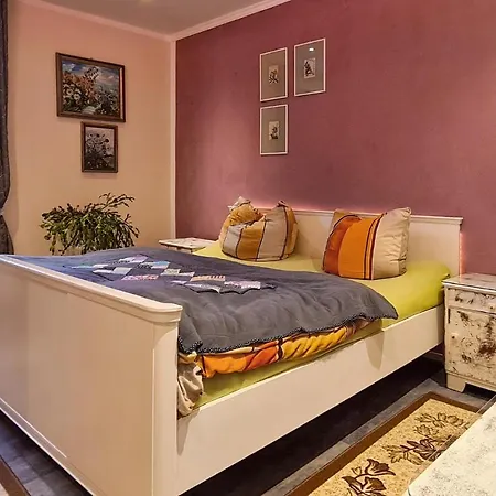 2 Bedroom Cozy In Apartment