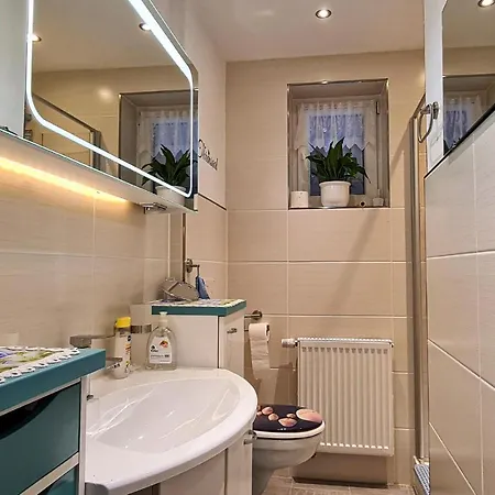 Apartment 2 Bedroom Cozy In *